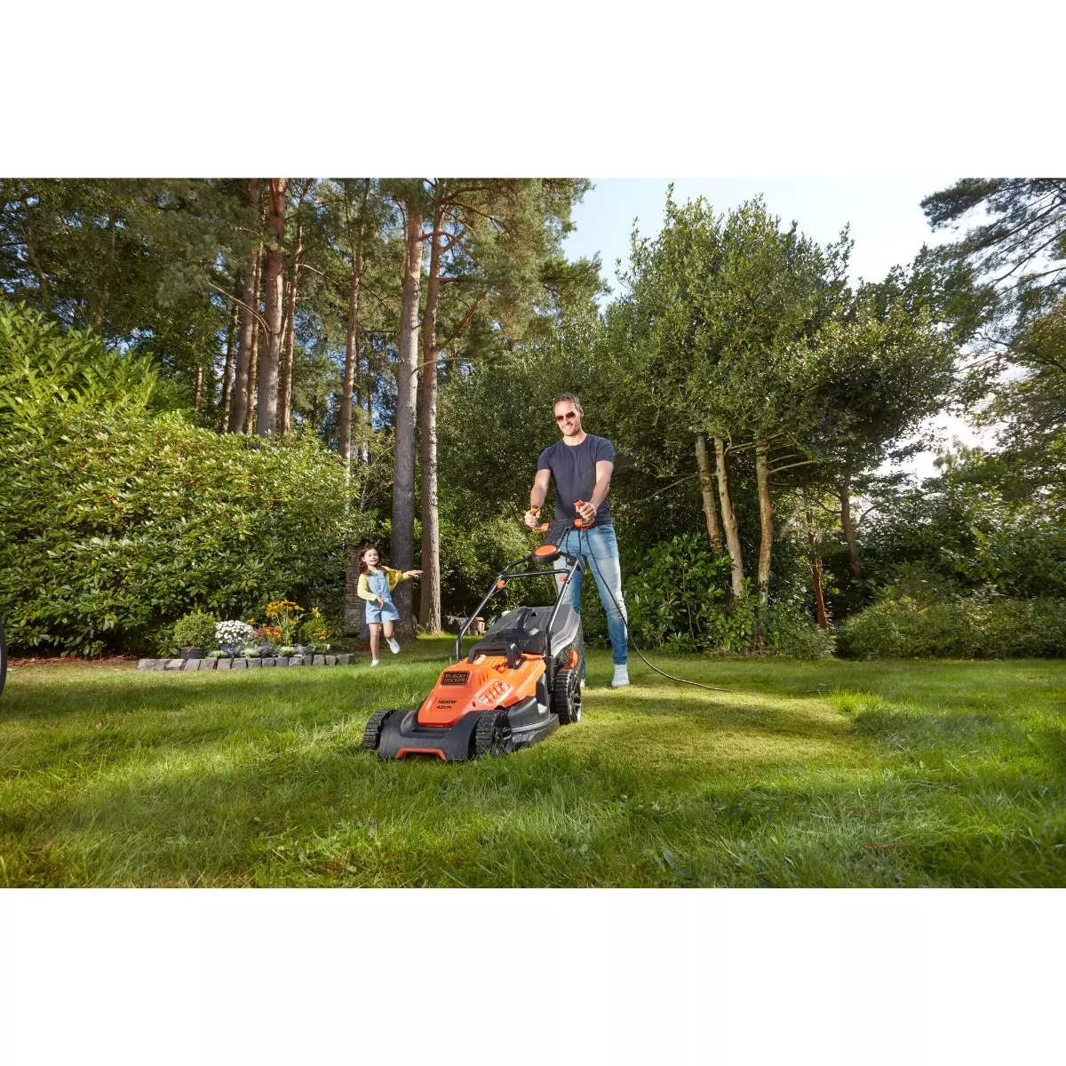 Black & Decker TONDEUSE 42CM 1800W EASYSTEER BLACK+DECKER - BEMW481ES-QS 4 Black & Decker TONDEUSE 42CM 1800W EASYSTEER BLACK+DECKER - BEMW481ES-QS – Image 2