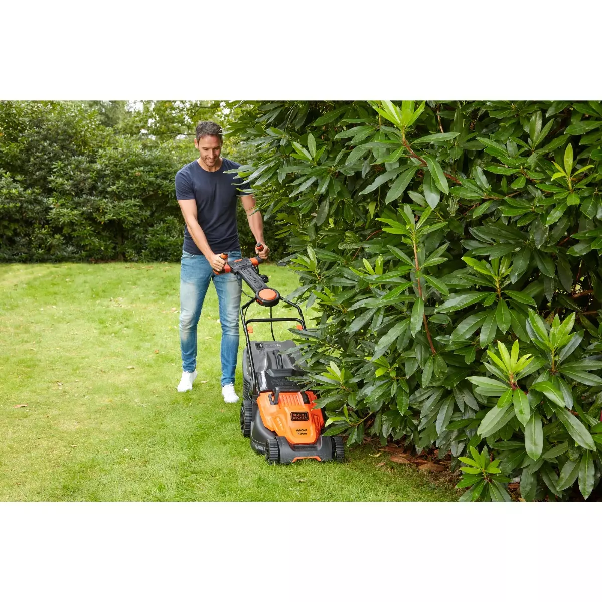 Black & Decker TONDEUSE 42CM 1800W EASYSTEER BLACK+DECKER - BEMW481ES-QS 7 Black & Decker TONDEUSE 42CM 1800W EASYSTEER BLACK+DECKER - BEMW481ES-QS – Image 5
