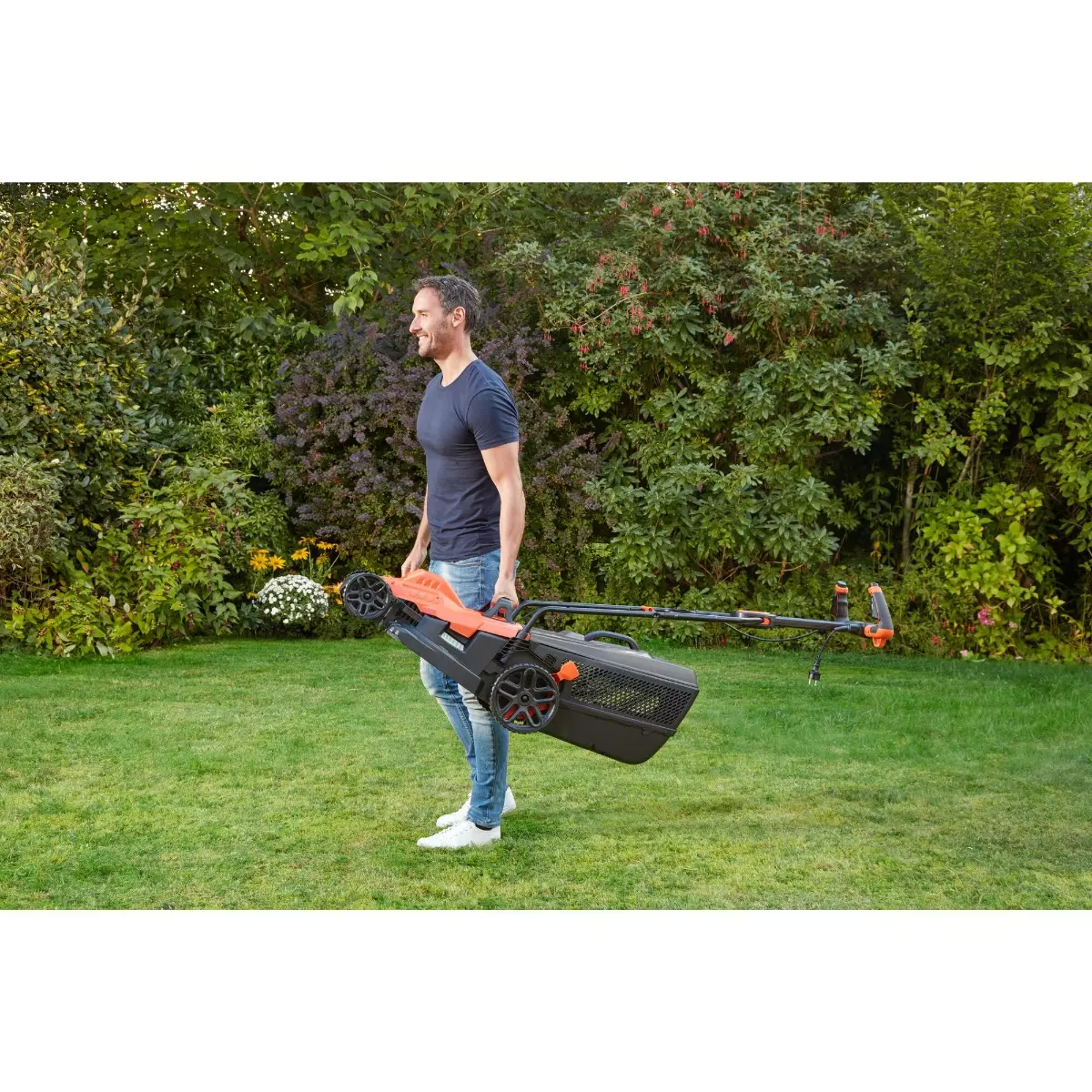 Black & Decker TONDEUSE 42CM 1800W EASYSTEER BLACK+DECKER - BEMW481ES-QS 16 Black & Decker TONDEUSE 42CM 1800W EASYSTEER BLACK+DECKER - BEMW481ES-QS – Image 14
